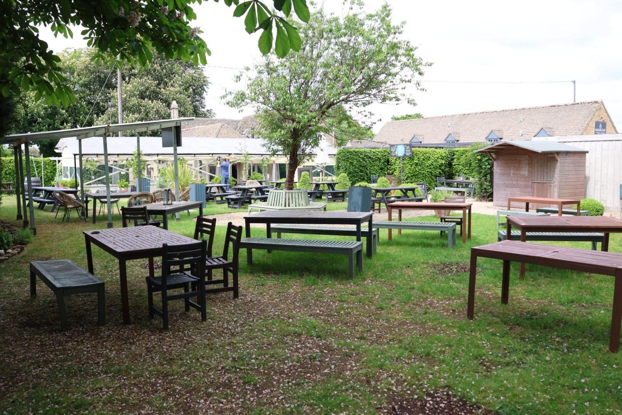 The Ragged Cot Hotel Minchinhampton Exterior photo